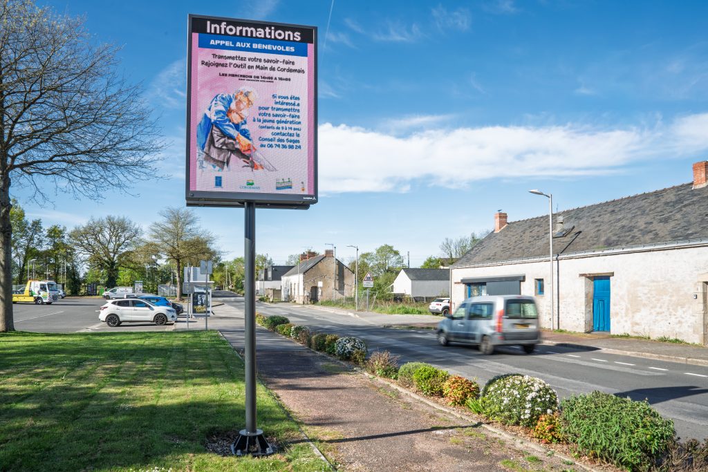 Panneau information mairie Cordemais